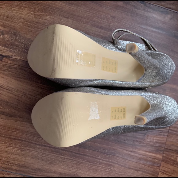 Heels - Picture 2 of 3